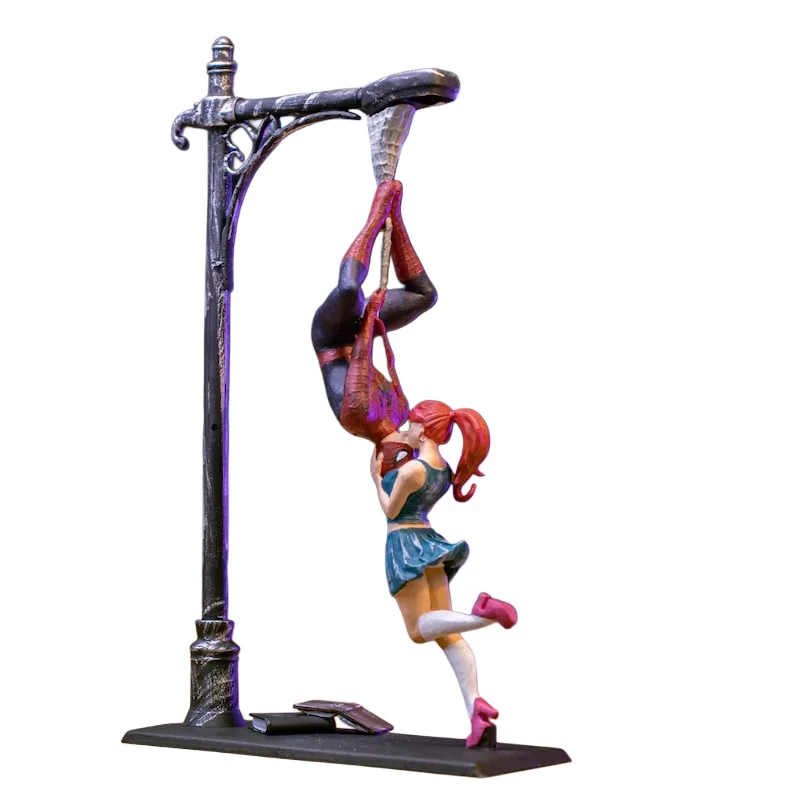 فیگور Spider-Man, Mary Jane, Spider-Man, فیگور Spider-Man و Mary Jane, دکوری Spider-Man, فیگور عاشقانه Spider-Man, مجسمه Spider-Man
