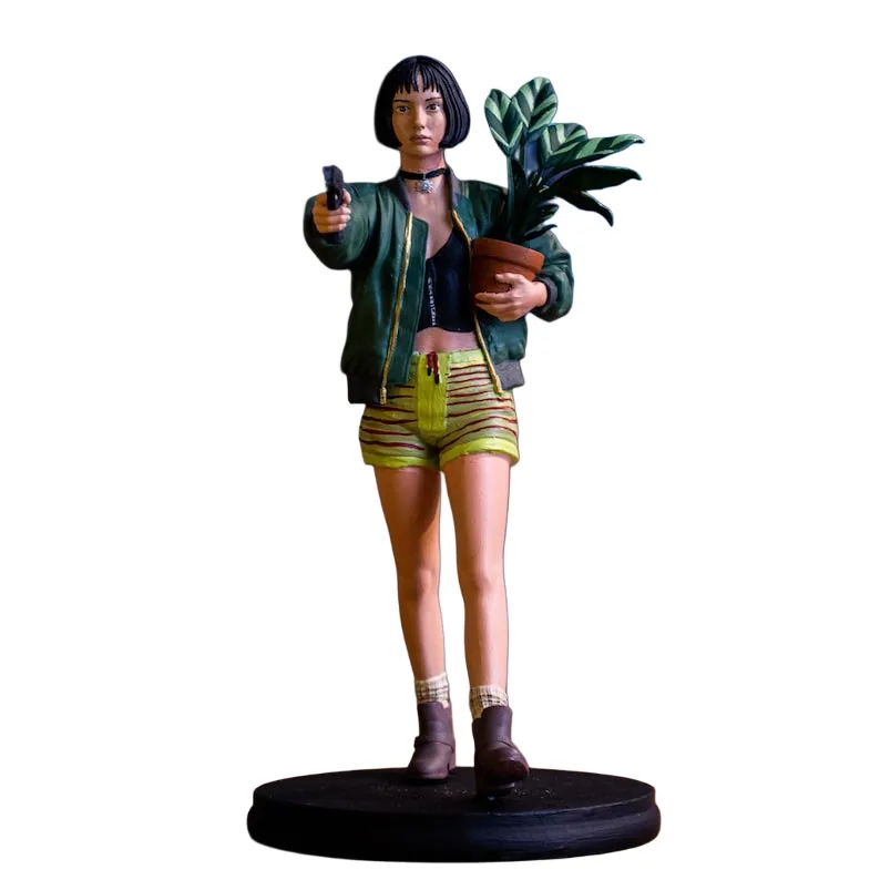 فیگور ماتیلدا، خرید فیگور Mathilda، فیگور فیلم Leon The Professional، مجسمه دکوری ناتالی پورتمن ماتیلدا، فیگور دختر با اسلحه و گلدان، کلکسیون فیلم های کلاسیک، خرید فیگور سینمایی 20 سانتی، فیگور شخصیت لئون حرفه ای، اکسسوری دکور سینمایی، ماکت ماتیلدا لاندو