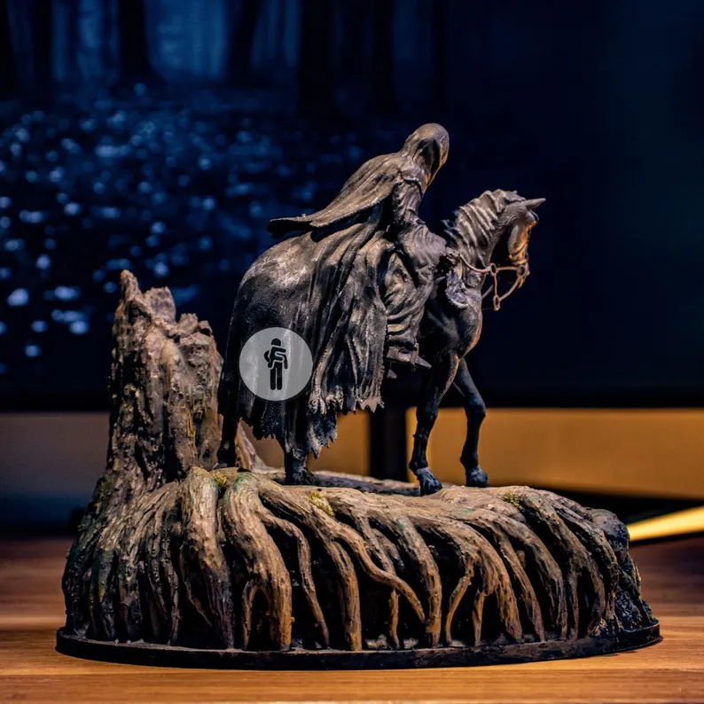 فیگور شخصیت Nazgul و هابیت‌ها از فیلم The Lord of the Rings - تصویر 1