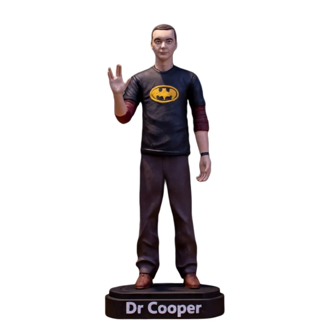 فیگور شلدون کوپر، خرید فیگور Sheldon Cooper، فیگور Big Bang Theory، فیگور Dr Cooper، مجسمه دکوری شلدون، فیگور گیک با تی شرت بتمن، اکسسوری اتاق گیک، فیگور سریال تئوری بیگ بنگ، خرید فیگور شلدون کمدی، کلکسیون شخصیت های سریالی