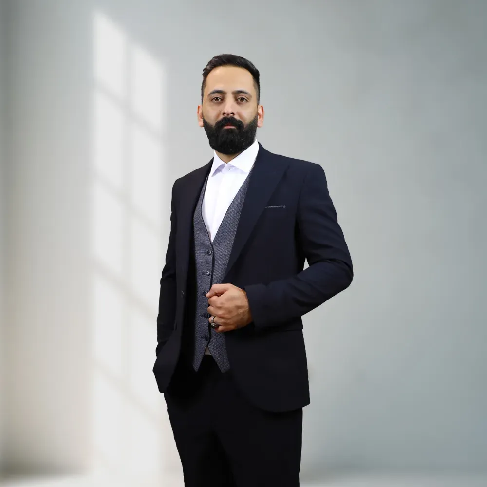 علی لطیفی