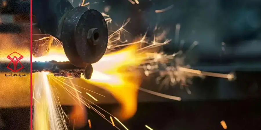 ورق فولادی استاندارد در حال برشکاری