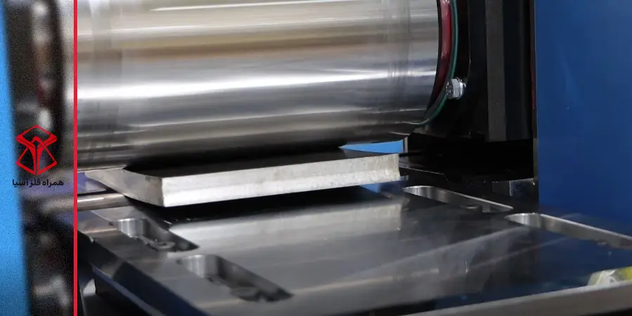 ورق روغنی در دستگاه برش