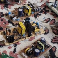 تعدادی برد و وسایل الکترونیک