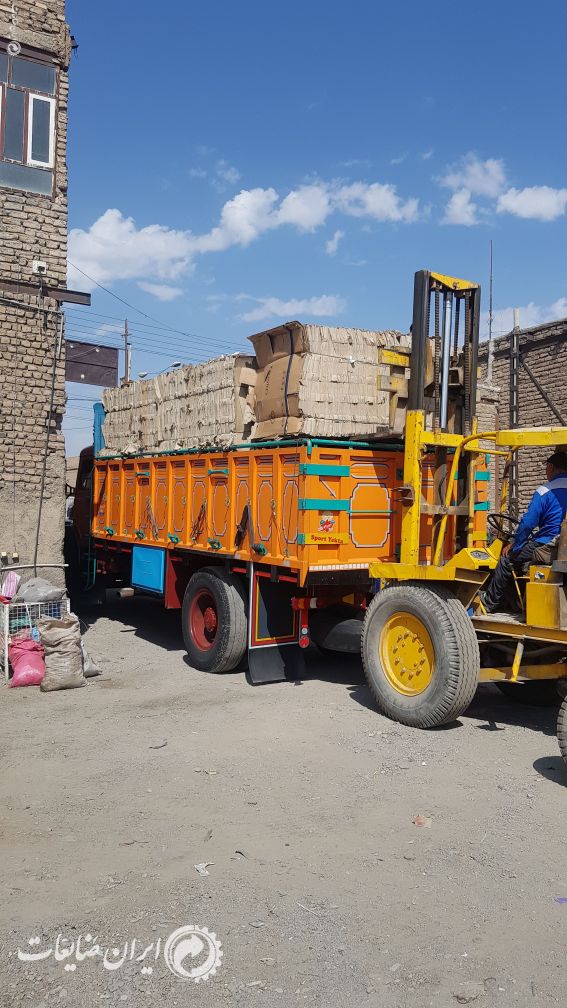 خریدار کارتن پرس شده