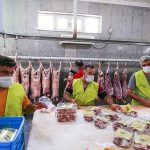 توزیع  بسته پروتئینی توسط دانشجویان یزدی بین نیازمندان