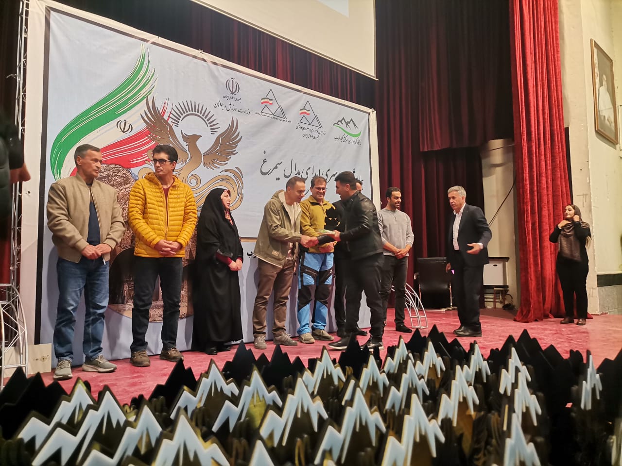 pic's of main's title