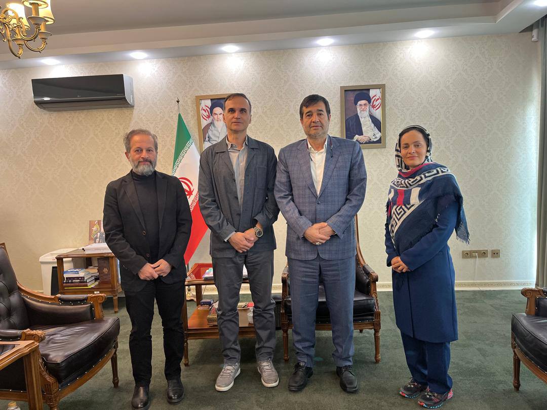 pic's of main's title