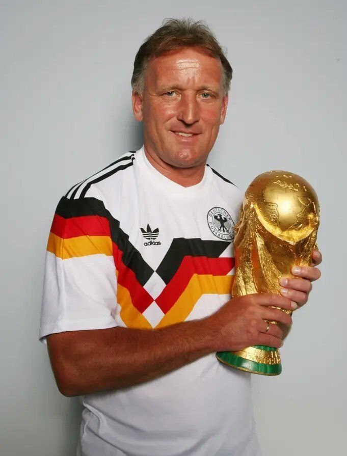 زننده گل قهرمانی آلمان درگذشت