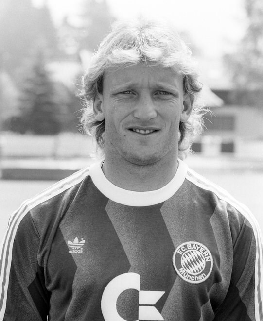 زننده گل قهرمانی آلمان درگذشت