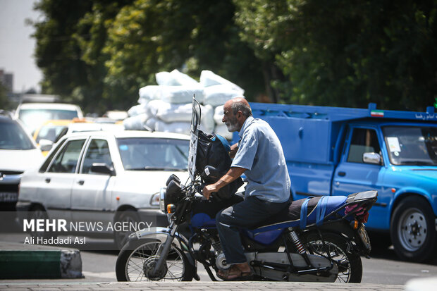 خلاف جهت حرکت کردن موتور سواران خطر تصادف را چند برابر می کند