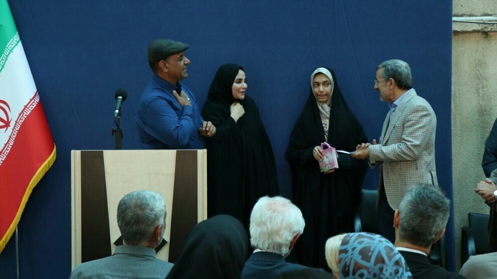 عکس: چهره جدید از احمدی نژاد در یک گردهمایی