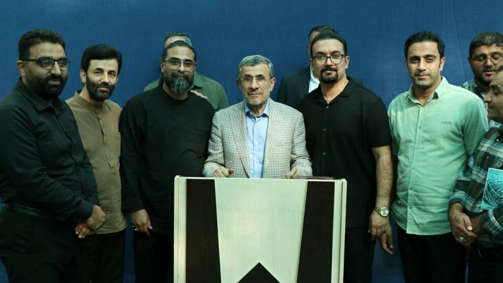 عکس: چهره جدید از احمدی نژاد در یک گردهمایی