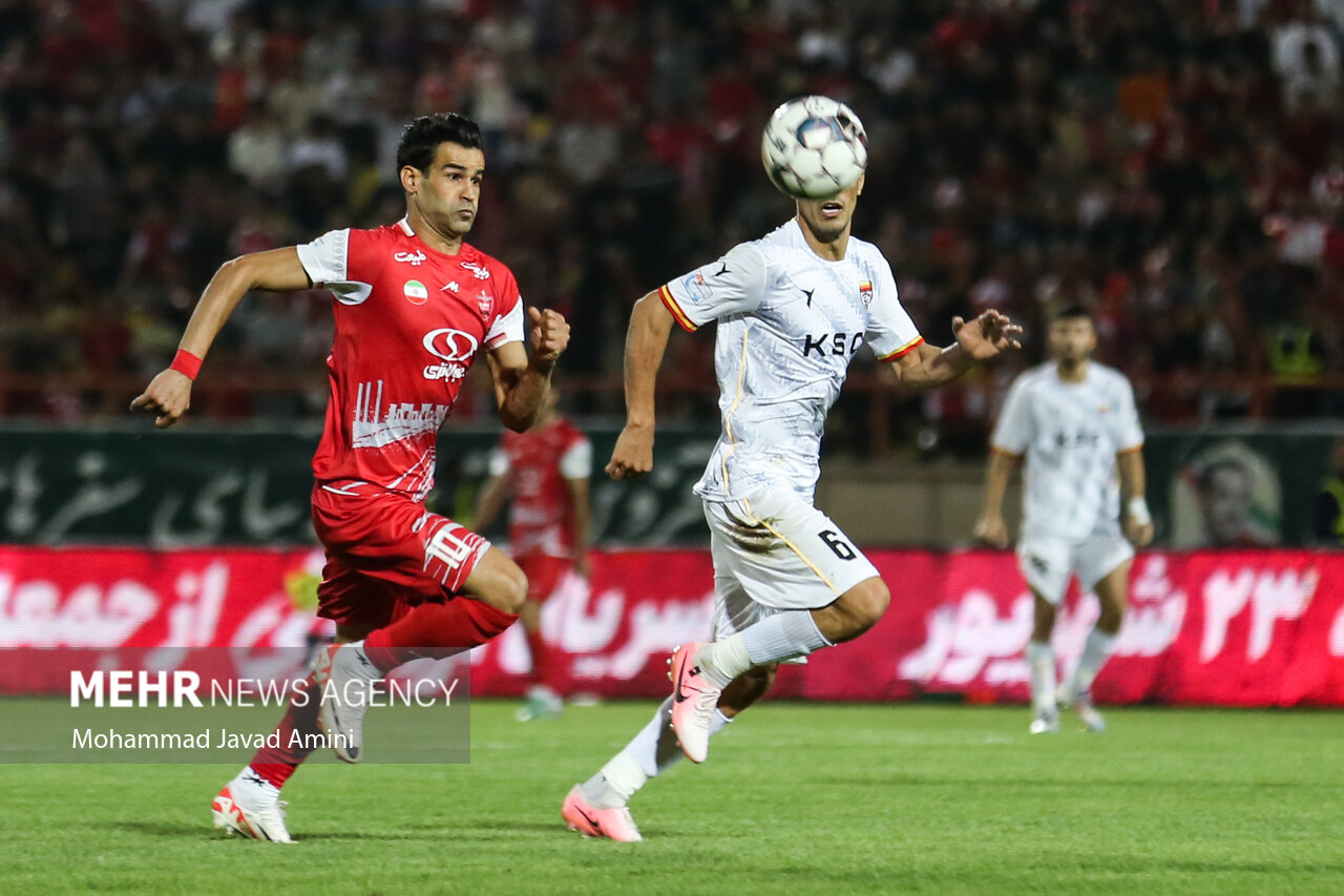 VAR در ایران نقش قوطی کبریت را دارد/ نیاز پرسپولیس به مهاجم مرکزی