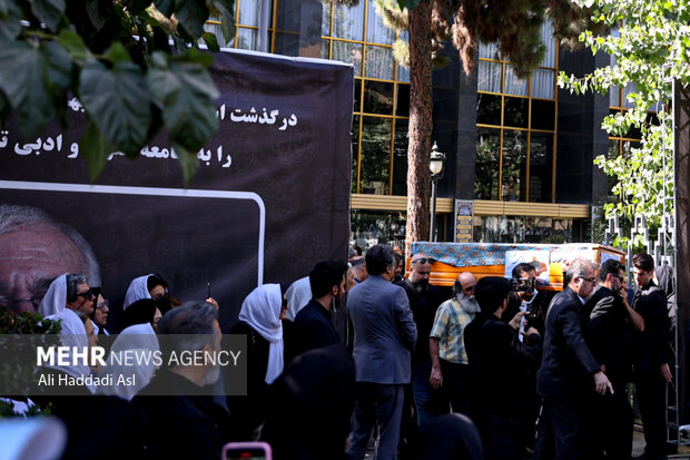 مراسم تشییع پیکر استاد محمدعلی بهمنی