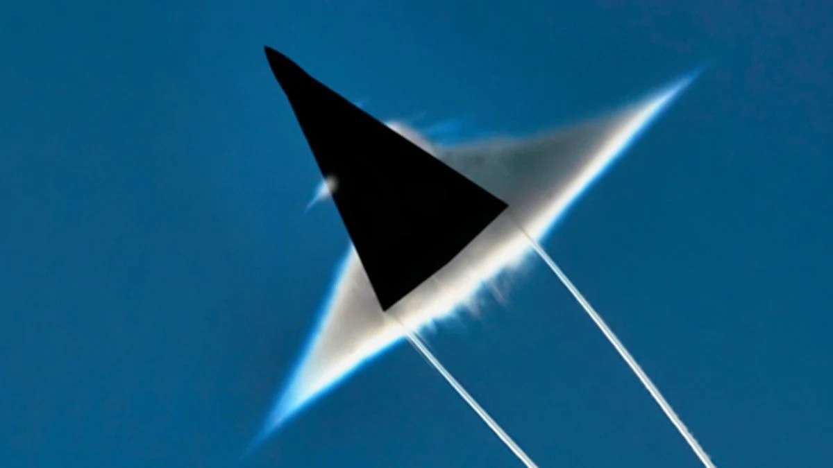 (تصاویر) جنگنده افسانه‌ای که در آسمان زلزله ایجاد کرد / با مرموزترین هوپیمای جهان آشنا شوید