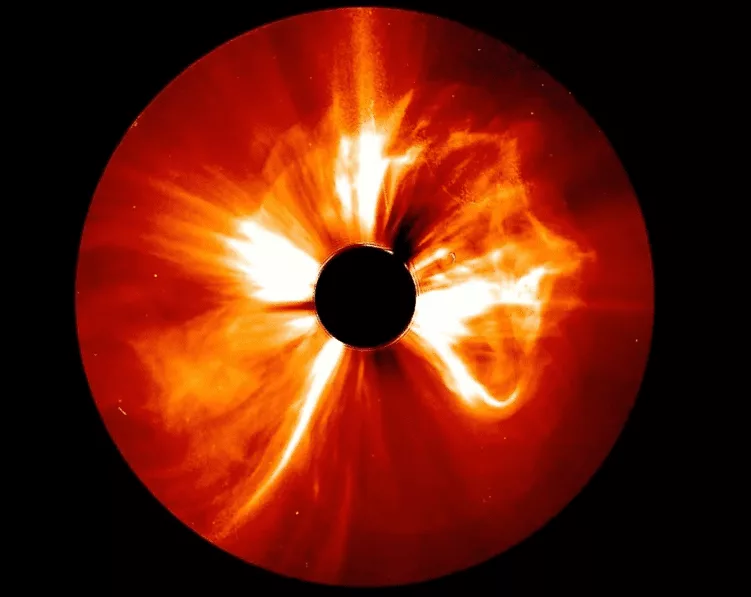 طوفان خورشیدی چیست و چه خطراتی برای زمین دارد؟