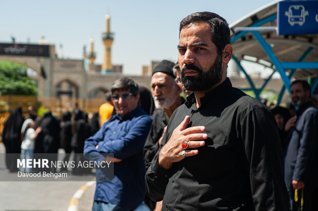 عزاداری زائران و مجاوران رضوی در آستانه شهادت امام رضا(ع)