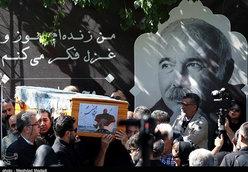 پیکر «محمد علی بهمنی» در تالار شهید آوینی بندرعباس آرام گرفت پیکر «محمد علی بهمنی» در تالار شهید آوینی بندرعباس آرام گرفت