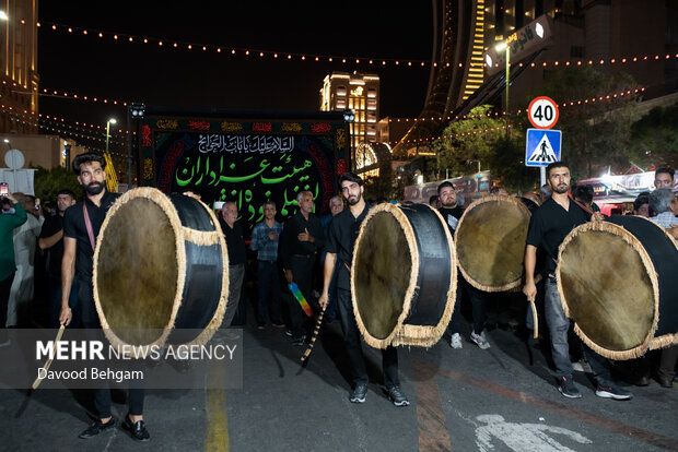 عزاداری شب شهادت امام رضا(ع) در مشهد - ۲