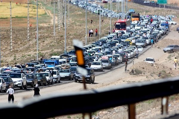 « بنزین نداریم»؛ نفتکش ها در ترافیک!
