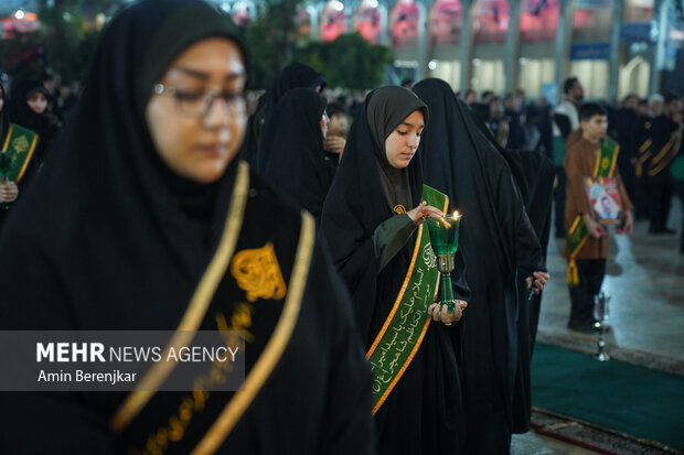 لاله گردانی شام غریبان شهادت امام رضا(ع) در حرم حضرت شاهچراغ(ع) شیراز