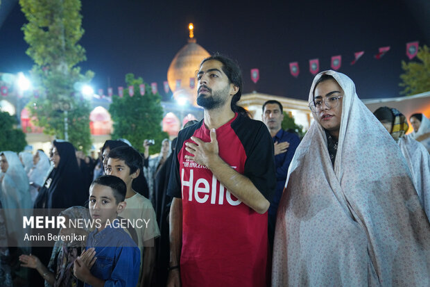 لاله گردانی شام غریبان شهادت امام رضا(ع) در حرم حضرت شاهچراغ(ع) شیراز