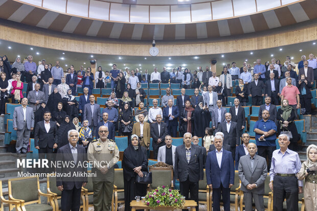 تکریم و تجلیل از بازنشستگان و پیشکسوتان دانشگاه فرماندهی ارتش