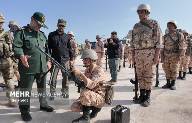 سفر فرمانده نیروی دریایی سپاه به جزایر نازعات