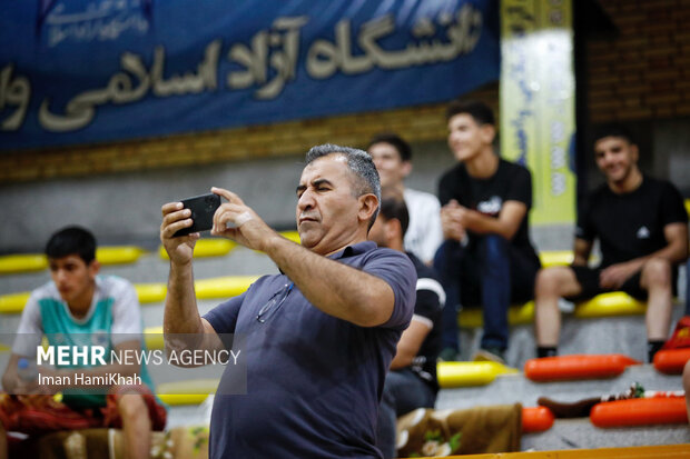 مسابقات قهرمانی کشتی پهلوانی جوانان در همدان