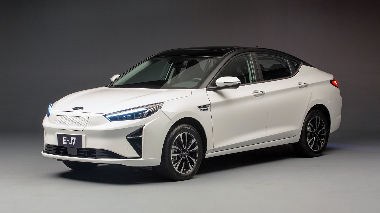 آغاز فروش اقساطی پیکاپ T8 و جک J7 برقی