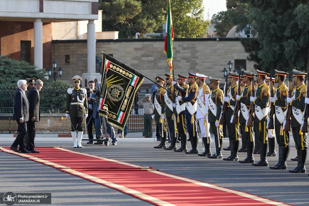 کدام عضو دفتر رهبری، پزشکیان را در سفر به عراق بدرقه کرد؟ /احترام رئیس جمهور به دژبانان ارتش +تصاویر