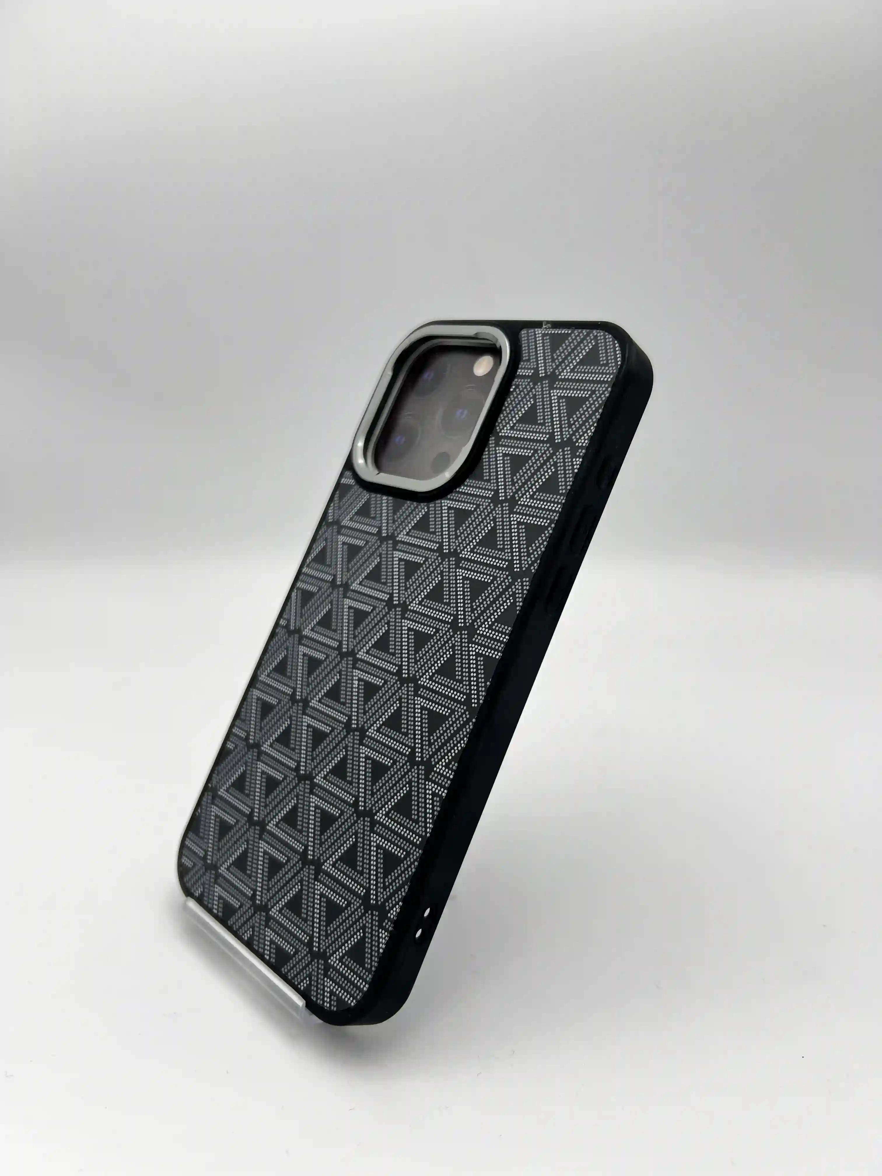 کاور طرح دار هندسی VIP MAX مدل MAX SERIES| محافظ iPhone 15 ProMax