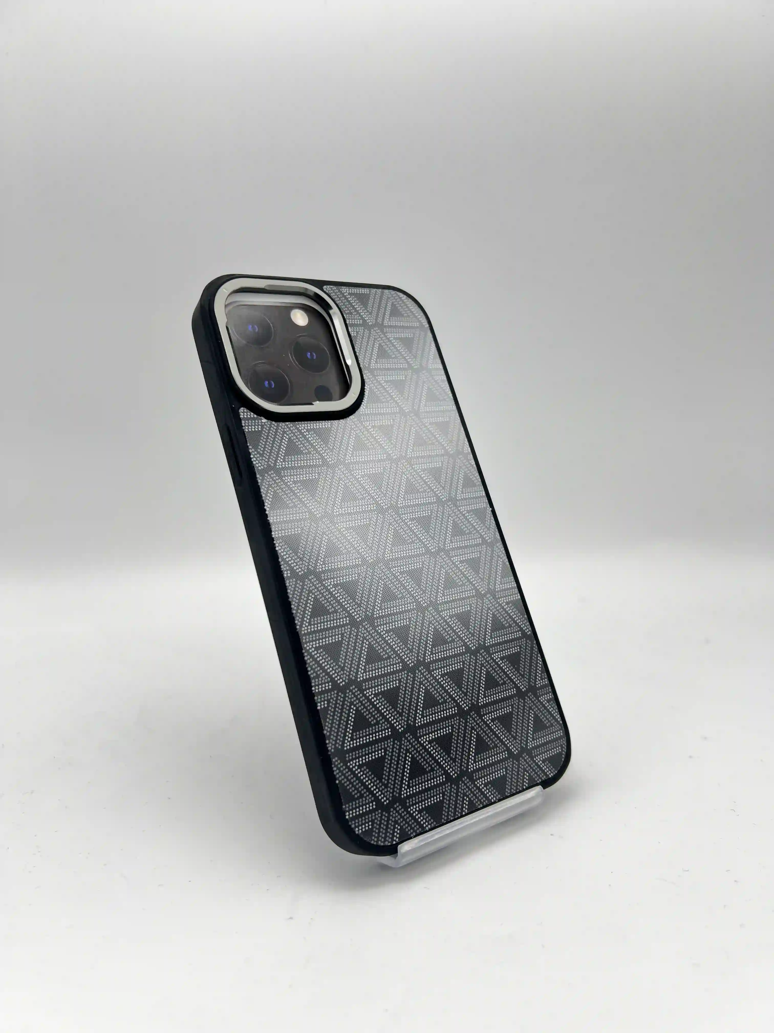 کاور طرح دار هندسی VIP MAX مدل MAX SERIES | محافظ iPhone 13 ProMax