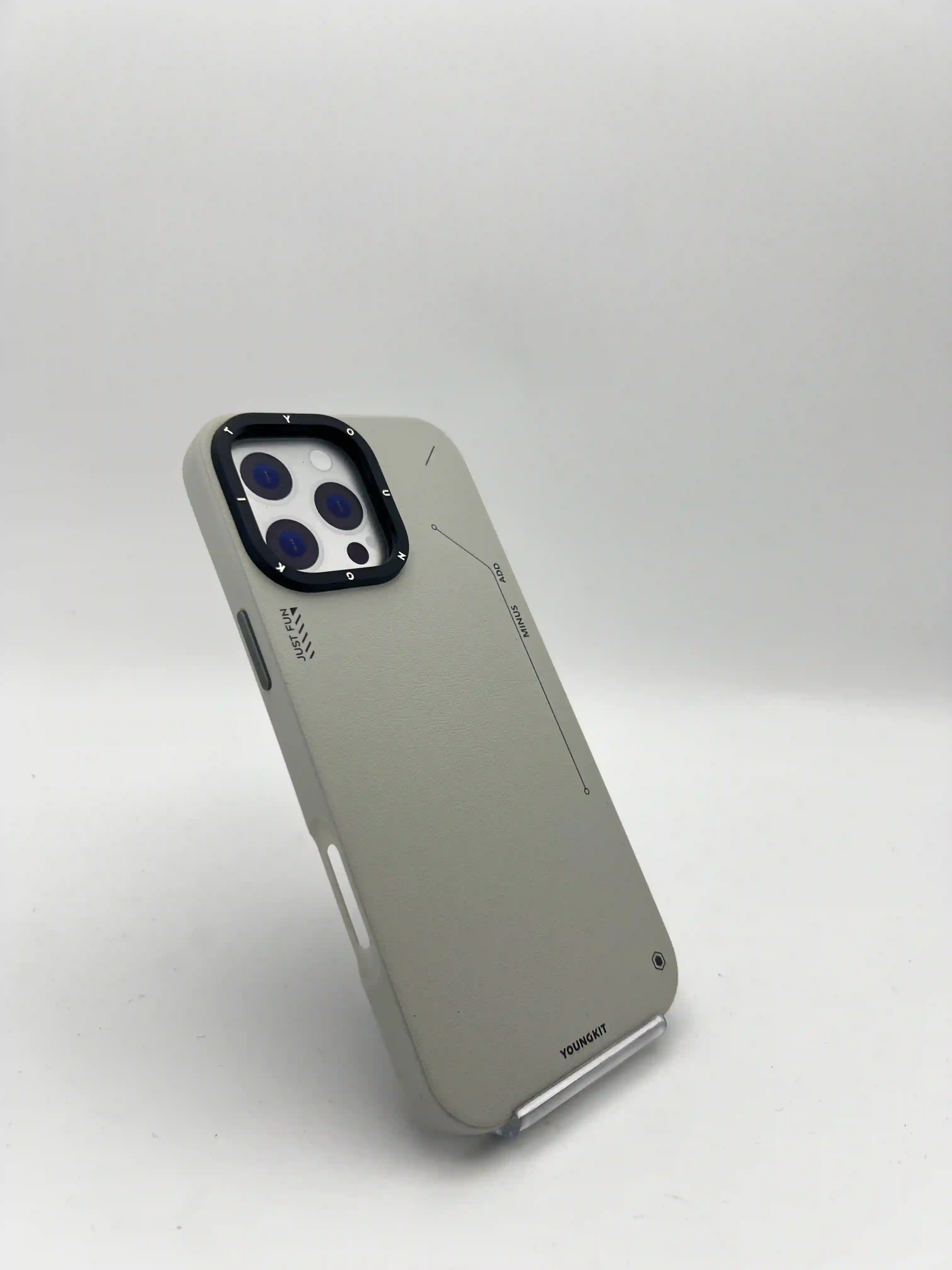 گارد چرمی YoungKit چرم طرح دار برای iPhone 16 Pro Max