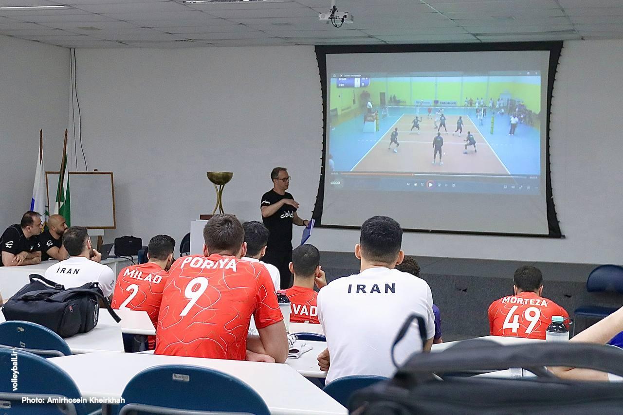 سرمربی تیم ملی در برزیل: مثل یک استاد دانشگاه!
