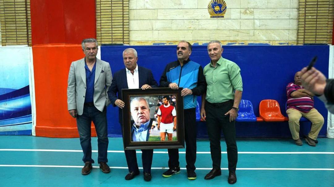بزرگان پرسپولیس و مدیران بانک تجارت به میدان رفتند