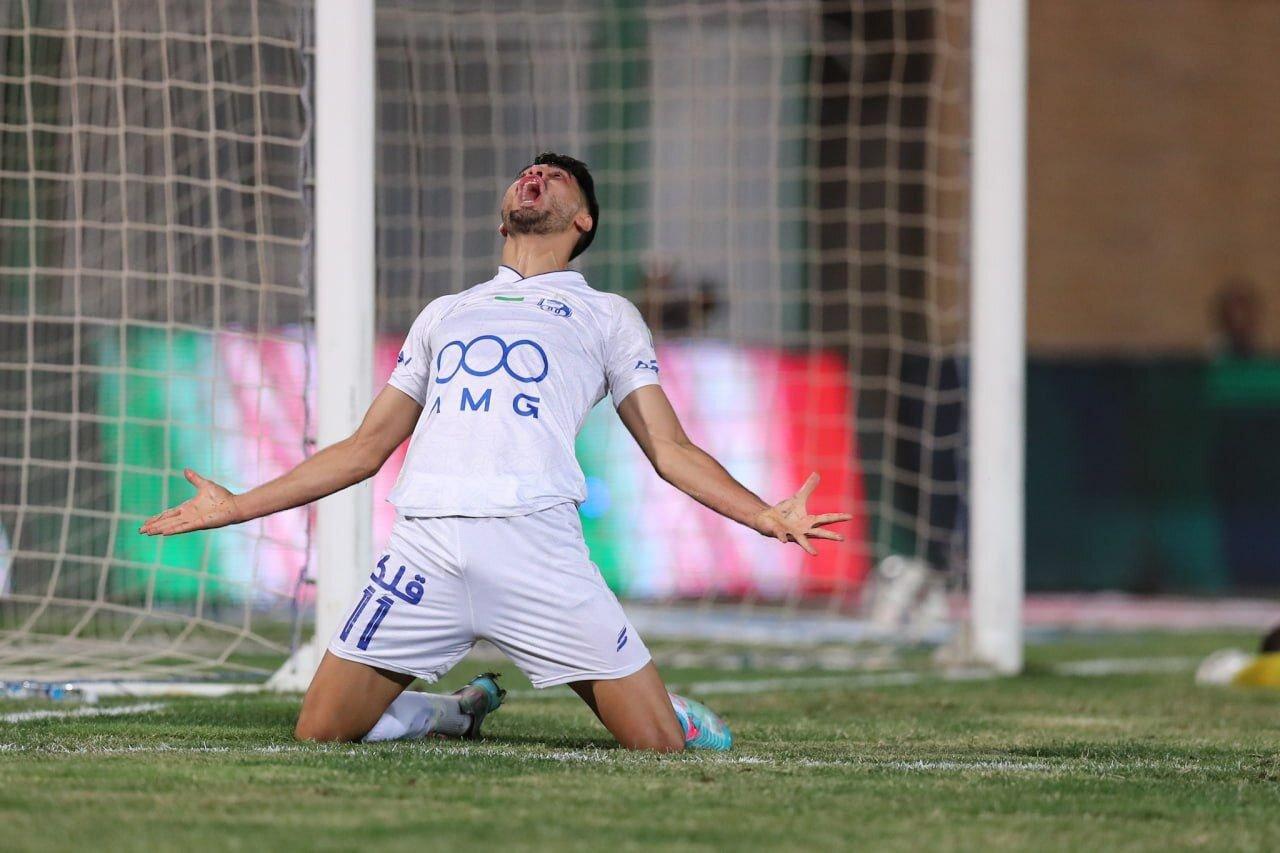 جوانها در زمین؛ میلیاردرها روی نیمکت!