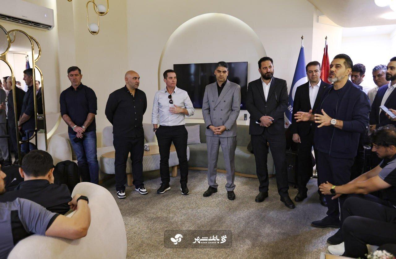 عکس| اوسمار در آغوش پرسپولیسیها آرام گرفت