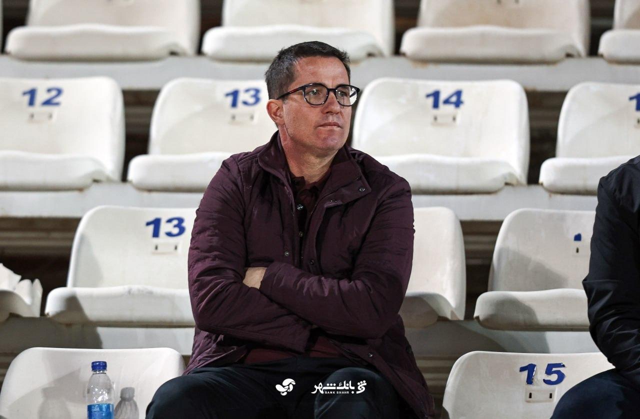 عکس از اوسمار ویرا روی سکوهای ورزشگاه شهید سلیمانی تبريز