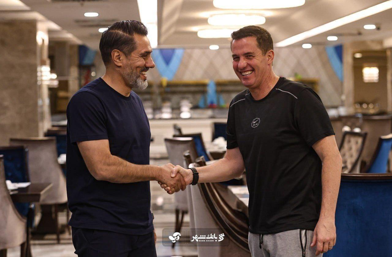 عکس از جلسه شبانه افشین پیروانی و اوسمار ویرا