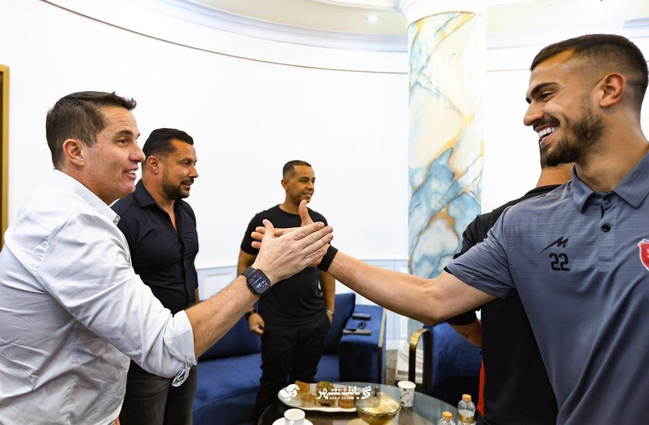 عکس| اوسمار در آغوش پرسپولیسیها آرام گرفت