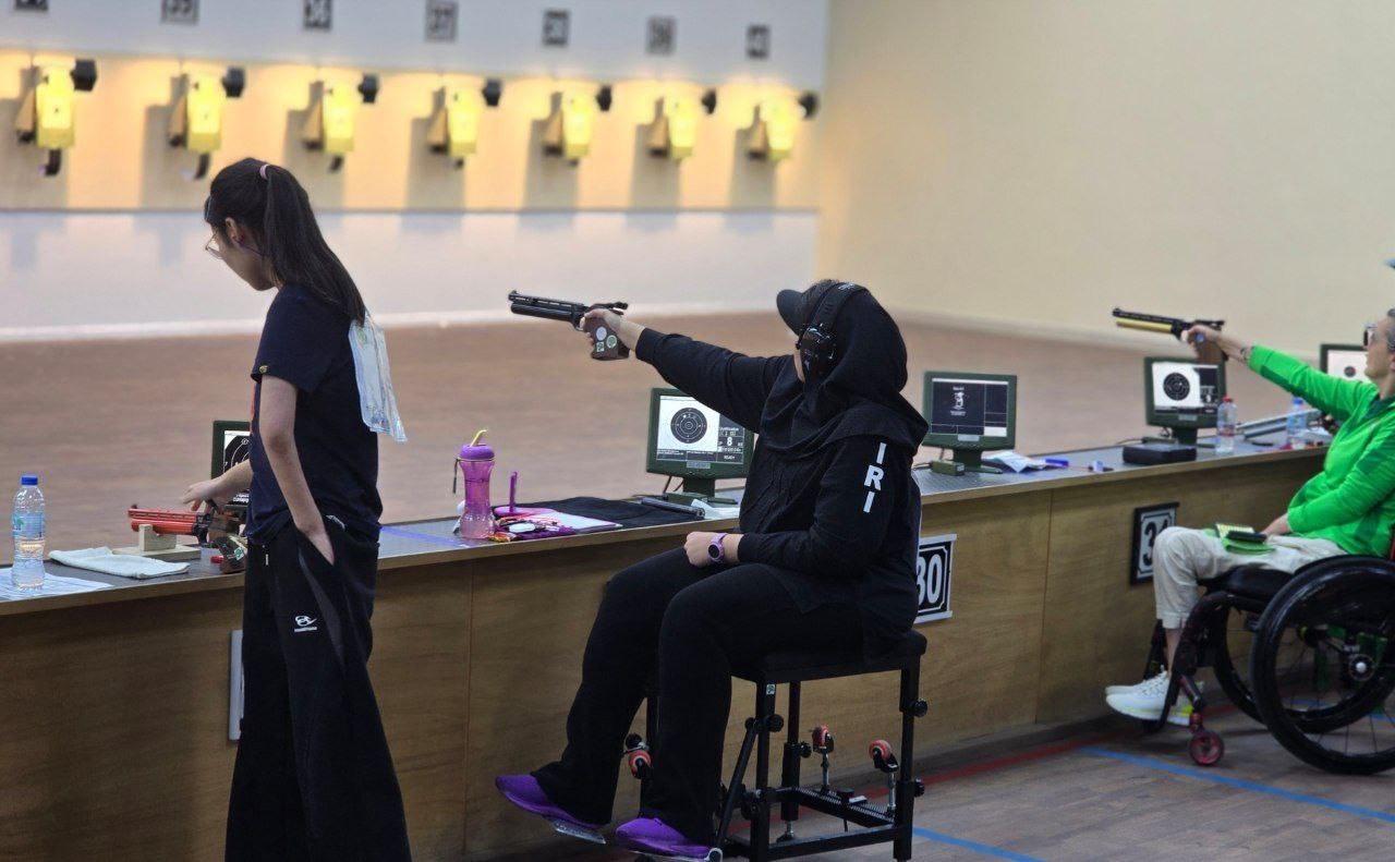 جام جهانی پاراتیراندازی ۲۰۲۵؛ راهیابی شاهی و احمدی به مرحله پایانی تپانچه بادی بانوان