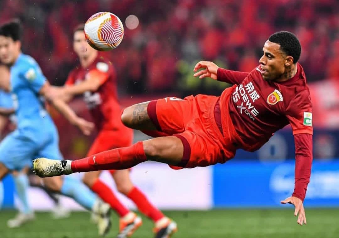 گوستاوو هنریکه در شانگهای پورت