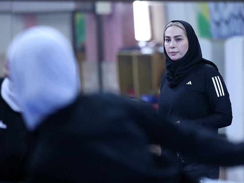 مهروز ساعی مربی بزرگی است؛ کریمی: خوب شد ناهید کیانی و مبینا نعمتزاده باختند!