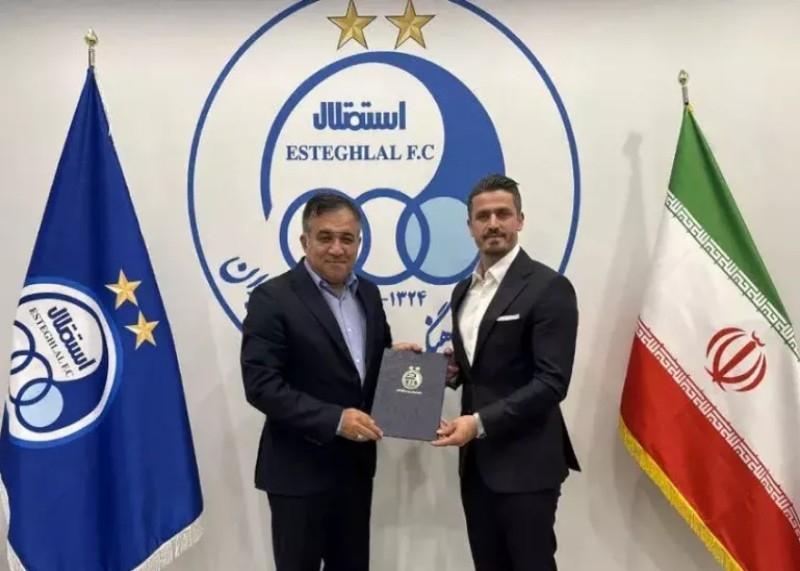 اولین بازی وریا غفوری روی نیمکت استقلال / عکس