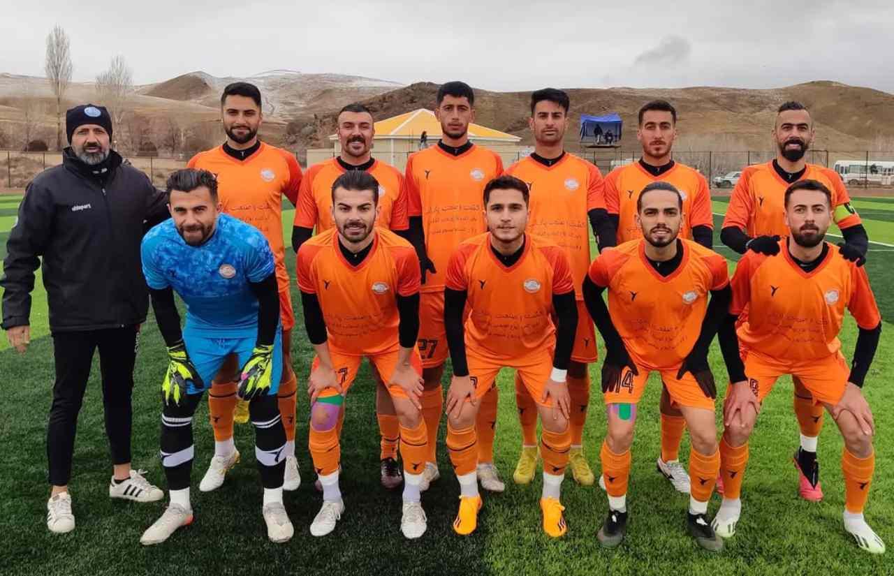 «آذربایجان تیملری،فرق المز رهلری»؛ پوستر پادیاب خلخال برای تقابل با استقلال در جام حذفی