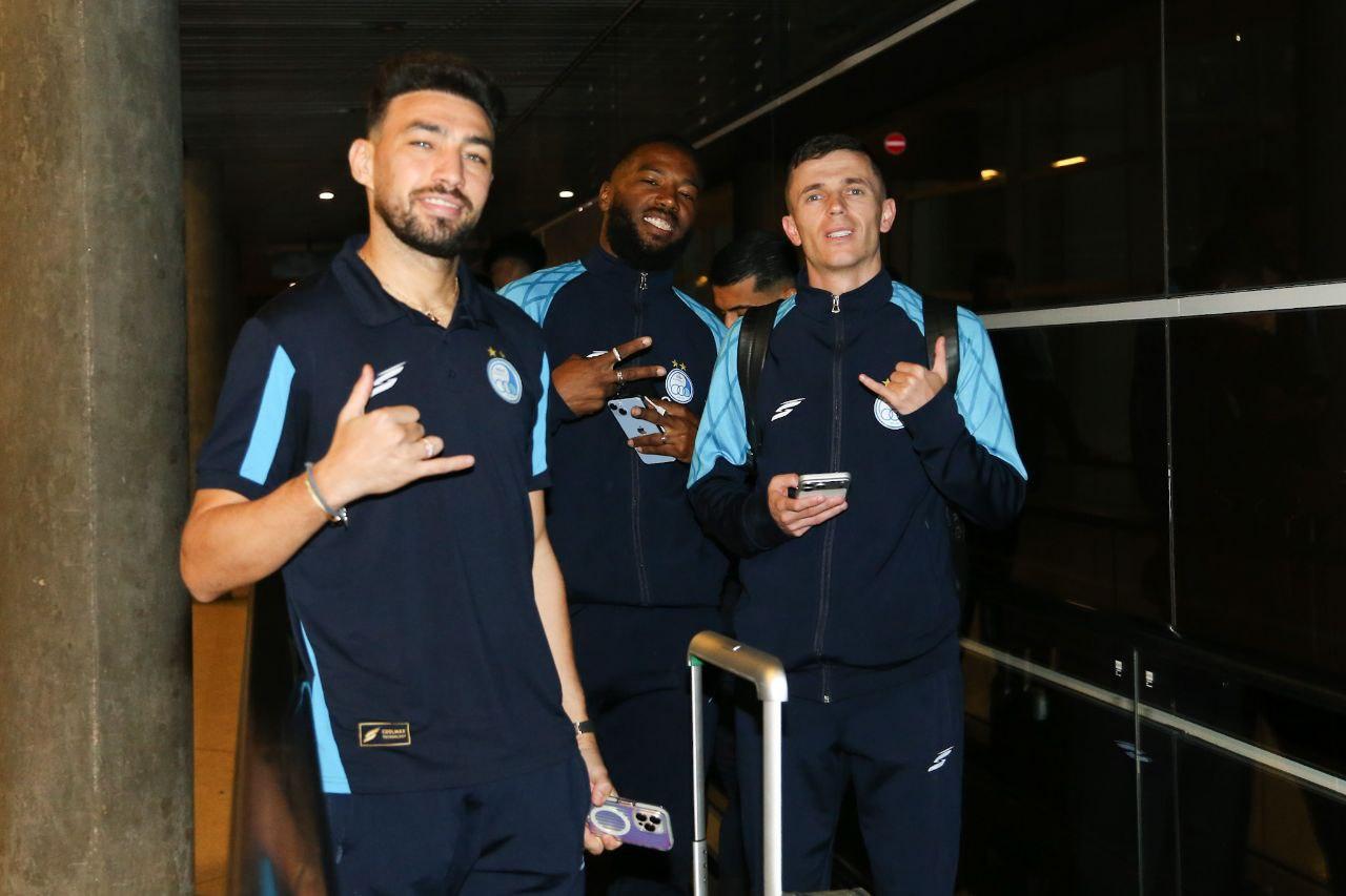 منچ‌بازی بازیکنان خارجی استقلال در فرودگاه / عکس