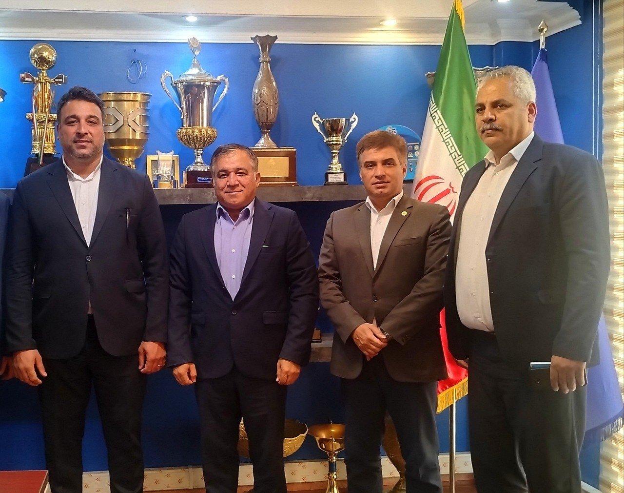 عکس| همه کاره استقلال در کنار قهرمان المپیک/ آبی ها در پیست دوومیدانی؟!