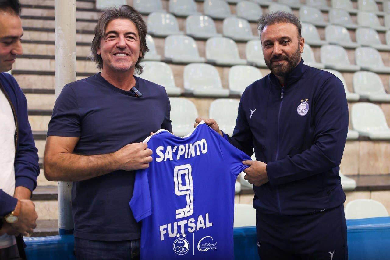 عکس| سرمربی استقلال در کنار اسطوره